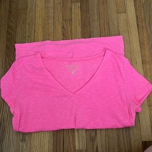 Lilly Pulitzer hot pink v-neck T-shirt size M